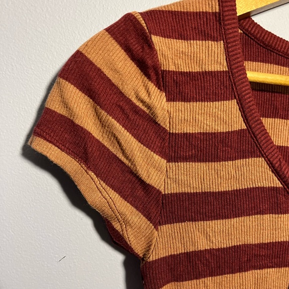 🦋Forever 21 striped top🦋 - Picture 2 of 4